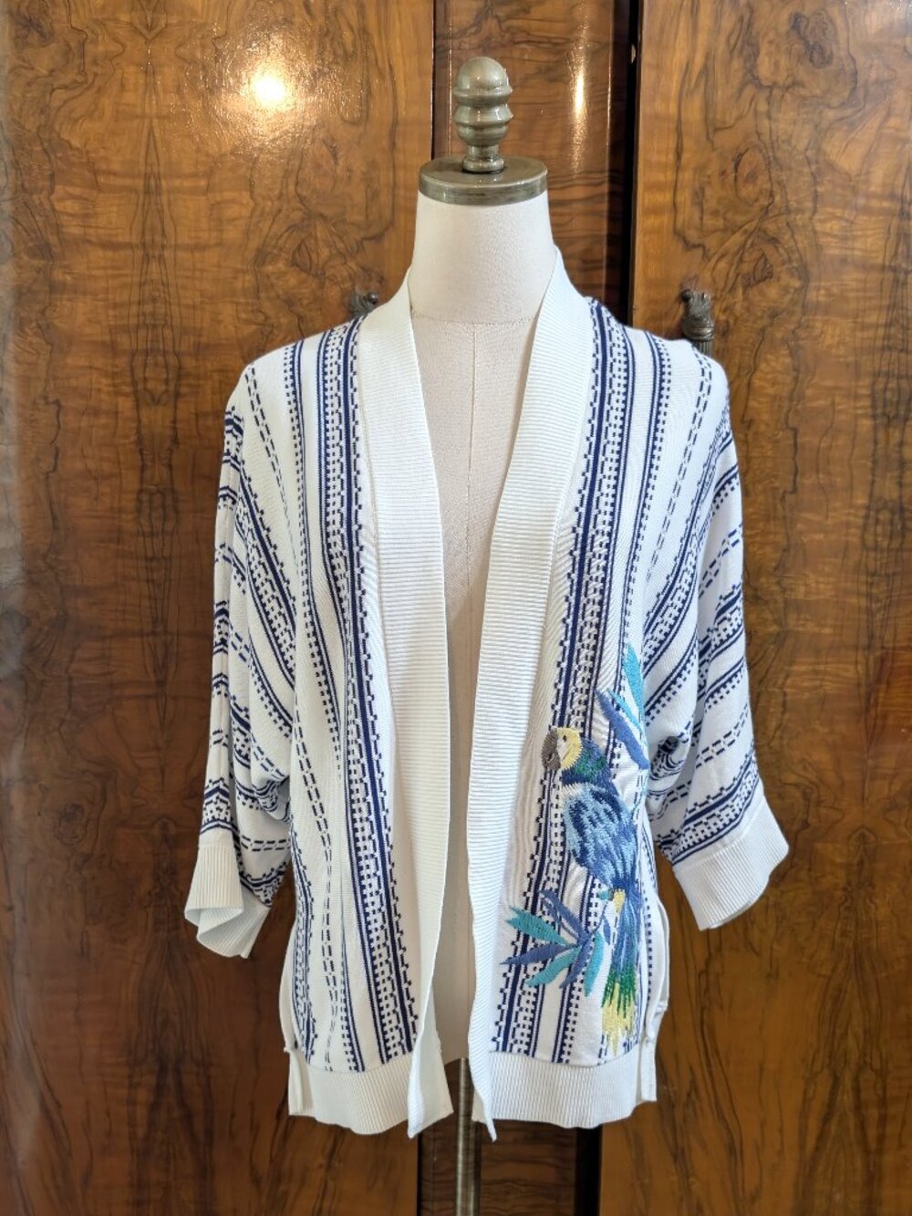 Chico's Island Motif Parrot Embroidered Cardigan Size XS 00 White Blue Striped